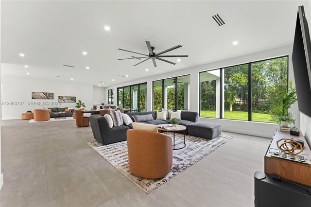 360 Holly Ln, Plantation, FL 33317