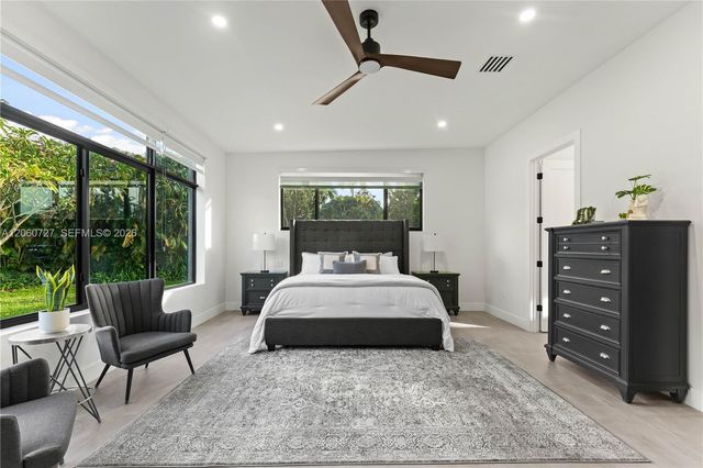 360 Holly Ln, Plantation, FL 33317