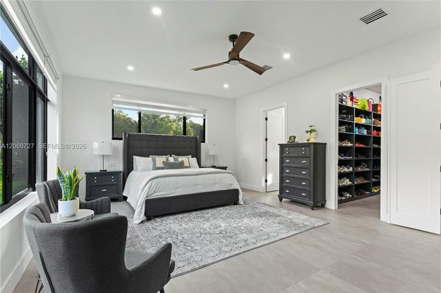 360 Holly Ln, Plantation, FL 33317