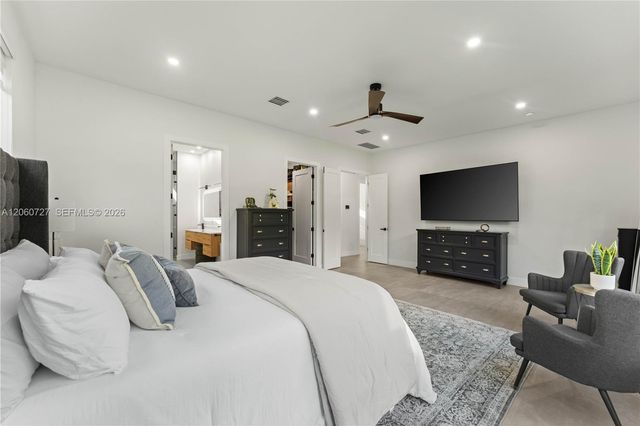 360 Holly Ln, Plantation, FL 33317