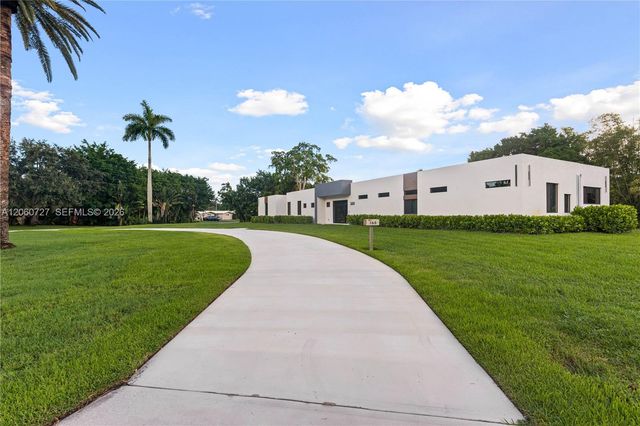360 Holly Ln, Plantation, FL 33317