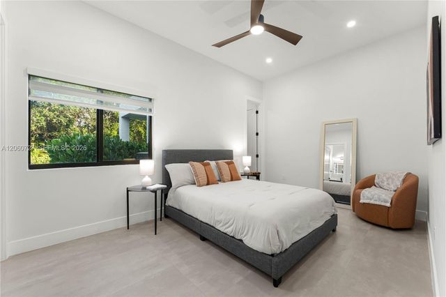 360 Holly Ln, Plantation, FL 33317
