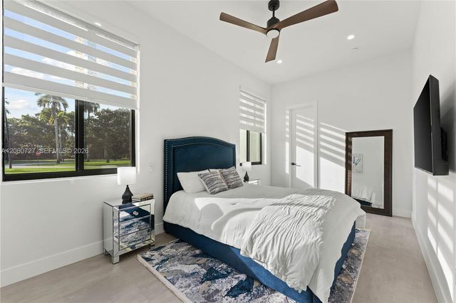 360 Holly Ln, Plantation, FL 33317