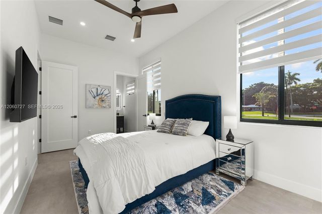 360 Holly Ln, Plantation, FL 33317