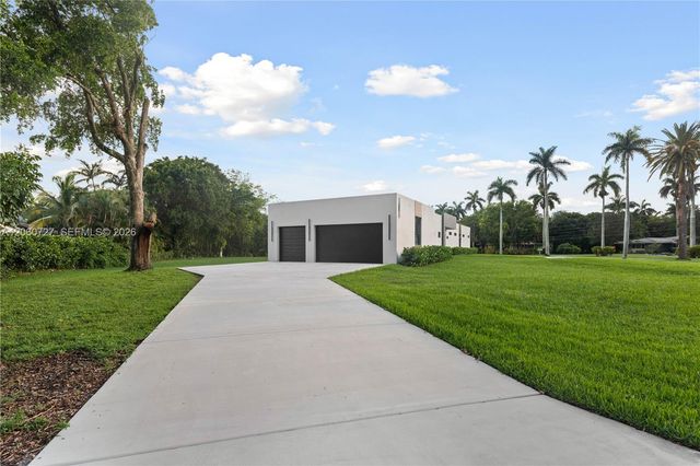 360 Holly Ln, Plantation, FL 33317