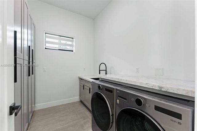 360 Holly Ln, Plantation, FL 33317