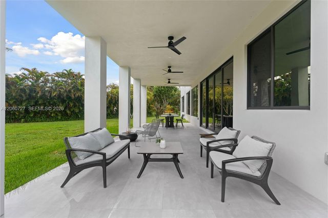 360 Holly Ln, Plantation, FL 33317