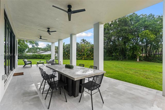 360 Holly Ln, Plantation, FL 33317
