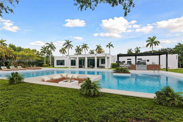 360 Holly Ln, Plantation, FL 33317
