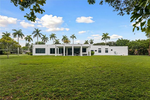 360 Holly Ln, Plantation, FL 33317