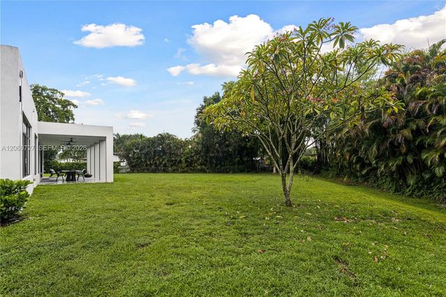 360 Holly Ln, Plantation, FL 33317