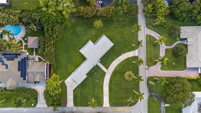 360 Holly Ln, Plantation, FL 33317