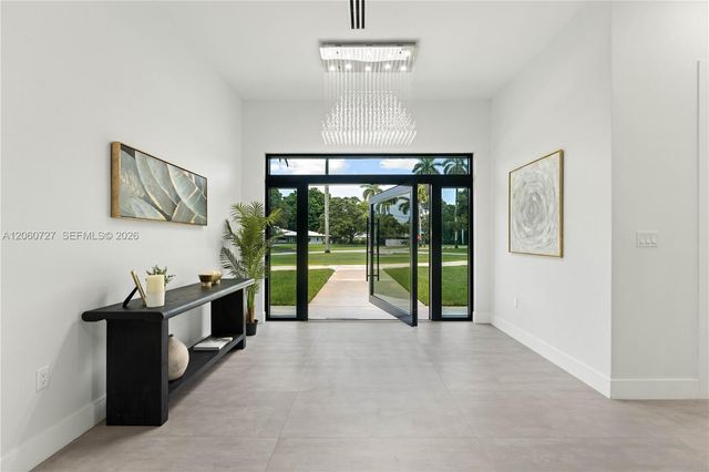 360 Holly Ln, Plantation, FL 33317