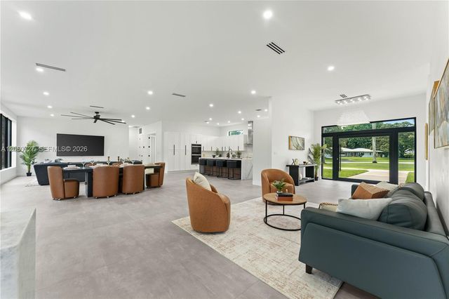 360 Holly Ln, Plantation, FL 33317
