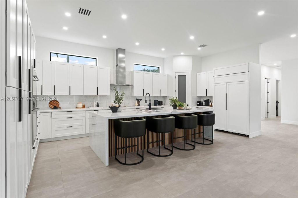 360 Holly Ln, Plantation, FL 33317