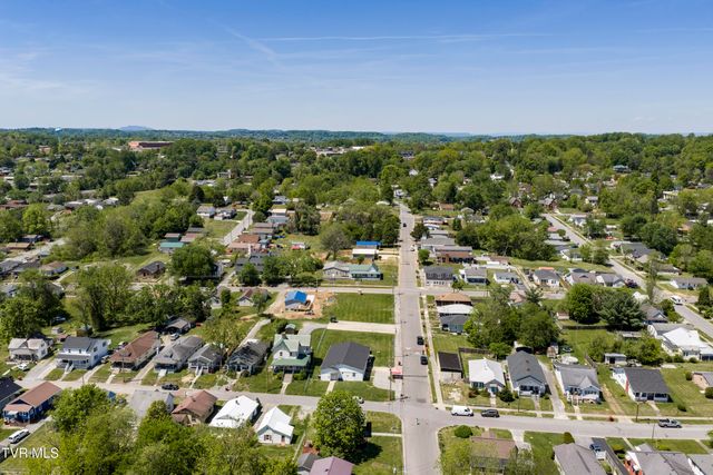 300 West Chilhowie Avenue, Johnson City, TN 37604