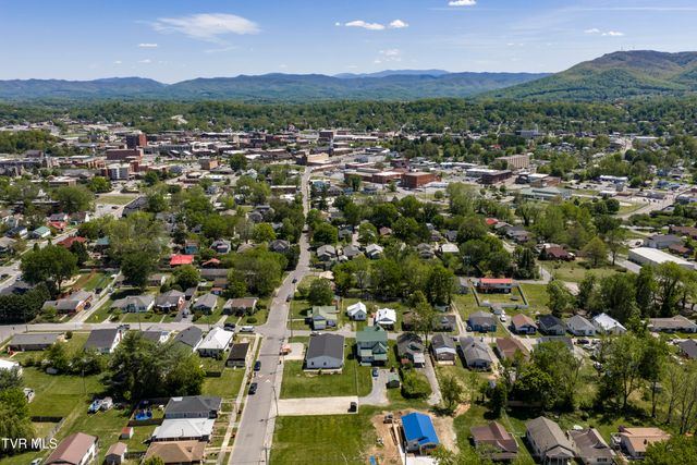 300 West Chilhowie Avenue, Johnson City, TN 37604