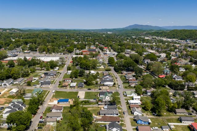 300 West Chilhowie Avenue, Johnson City, TN 37604