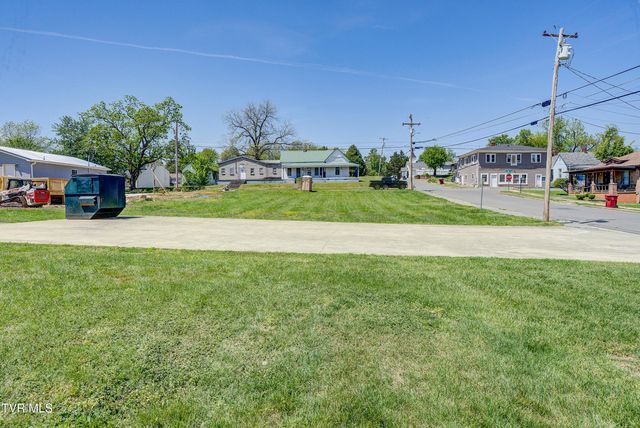 300 West Chilhowie Avenue, Johnson City, TN 37604