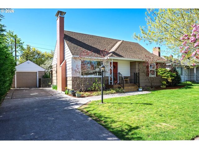 8922 Se MARKET St, Portland, OR 97216