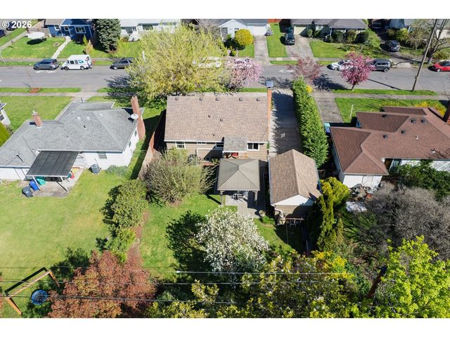 8922 Se MARKET St, Portland, OR 97216