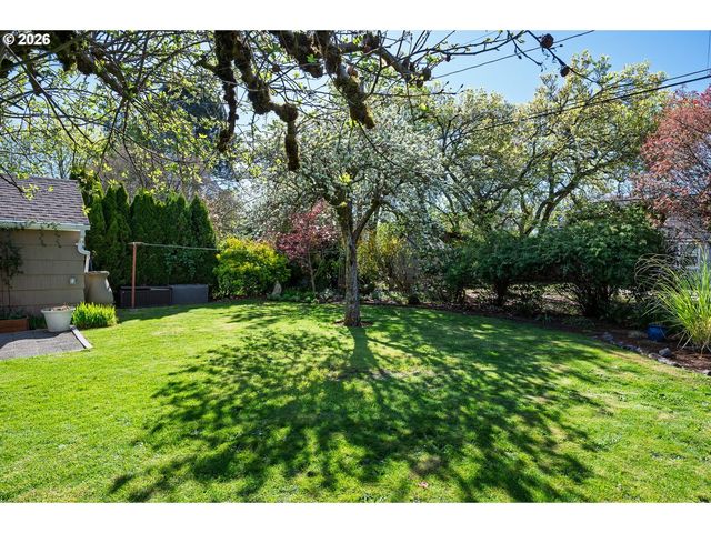 8922 Se MARKET St, Portland, OR 97216