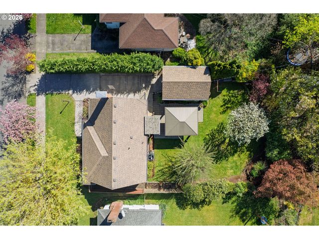 8922 Se MARKET St, Portland, OR 97216