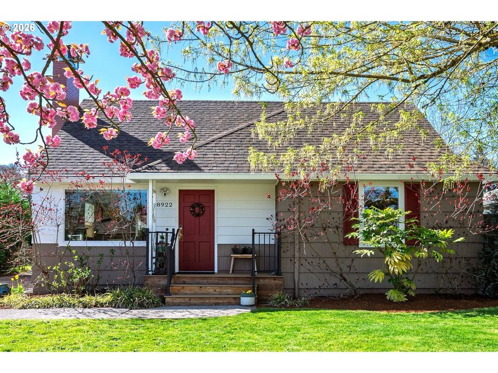 8922 Se MARKET St, Portland, OR 97216