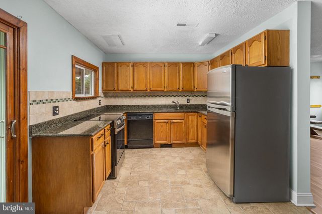 23 COTTON RD, Levittown, PA 19057