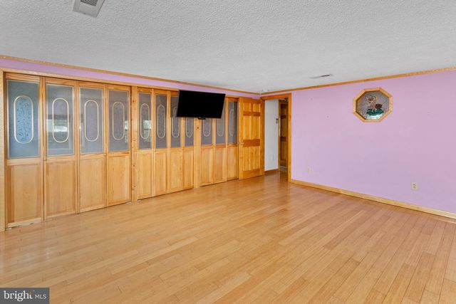 23 COTTON RD, Levittown, PA 19057