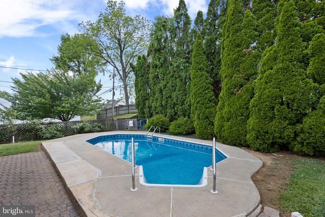 23 COTTON RD, Levittown, PA 19057
