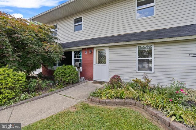 23 COTTON RD, Levittown, PA 19057