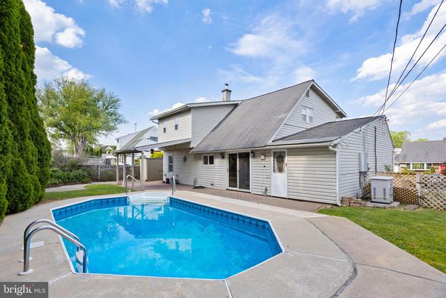 23 COTTON RD, Levittown, PA 19057