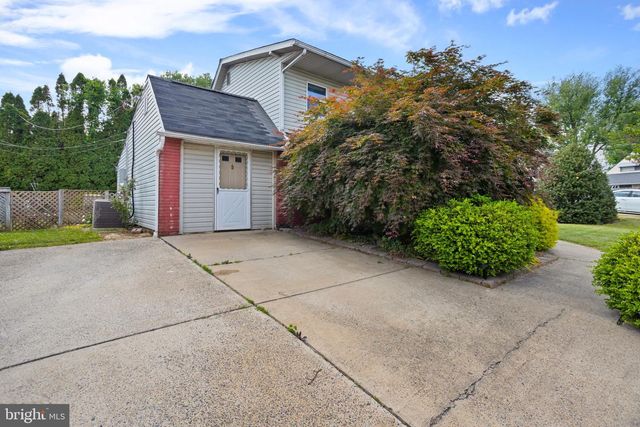23 COTTON RD, Levittown, PA 19057