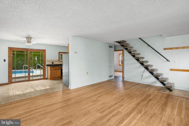 23 COTTON RD, Levittown, PA 19057
