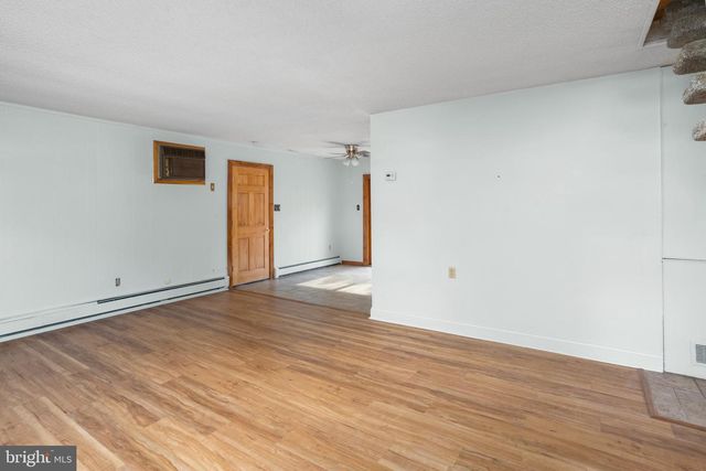 23 COTTON RD, Levittown, PA 19057