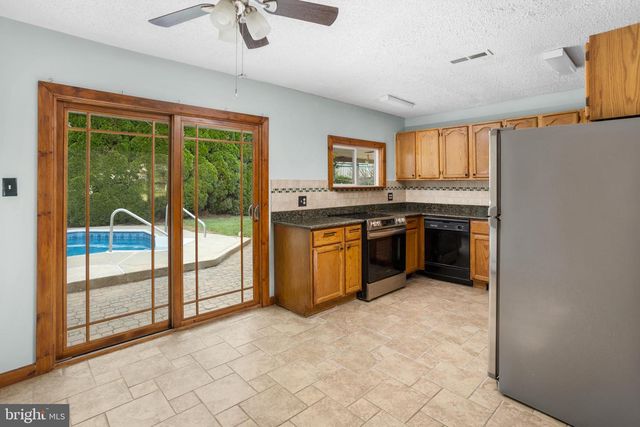 23 COTTON RD, Levittown, PA 19057