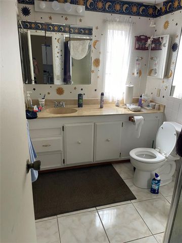 5724 Lagoon Dr, Fort Lauderdale, FL 33312