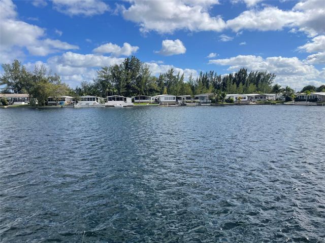 5724 Lagoon Dr, Fort Lauderdale, FL 33312