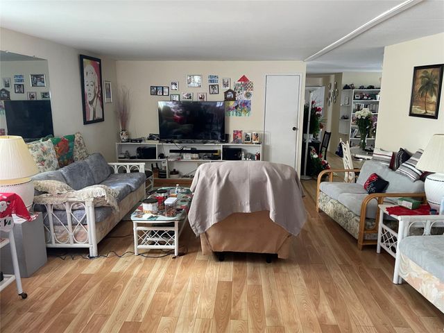 5724 Lagoon Dr, Fort Lauderdale, FL 33312