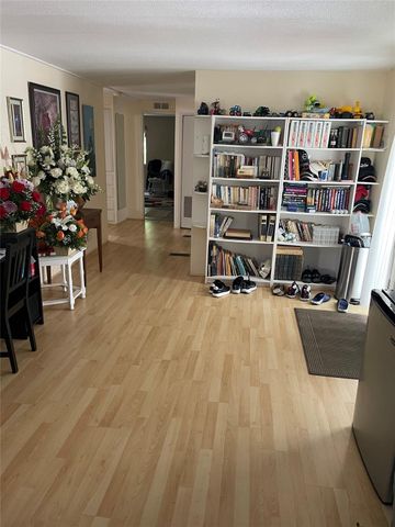 5724 Lagoon Dr, Fort Lauderdale, FL 33312