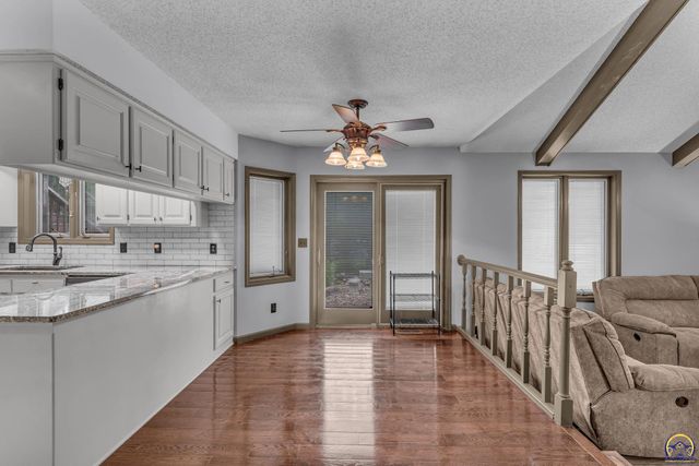 6236 SW 25th ST, Topeka, KS 66614