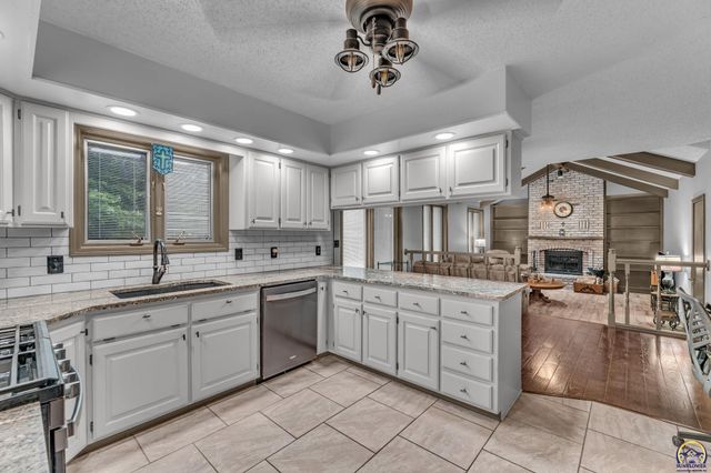 6236 SW 25th ST, Topeka, KS 66614