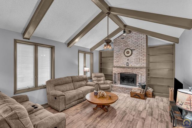 6236 SW 25th ST, Topeka, KS 66614