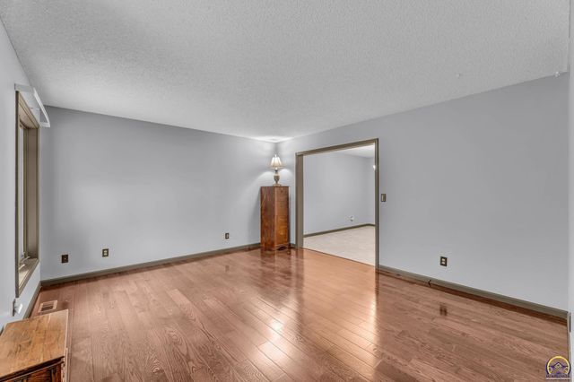 6236 SW 25th ST, Topeka, KS 66614