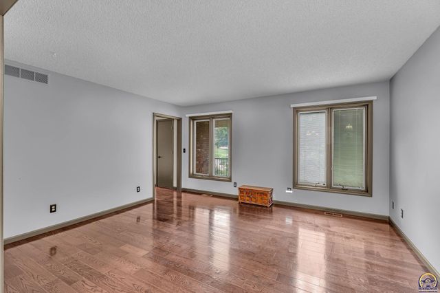 6236 SW 25th ST, Topeka, KS 66614