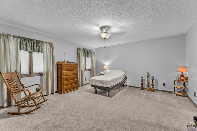 6236 SW 25th ST, Topeka, KS 66614