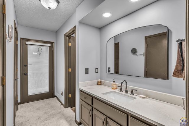 6236 SW 25th ST, Topeka, KS 66614