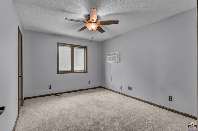 6236 SW 25th ST, Topeka, KS 66614