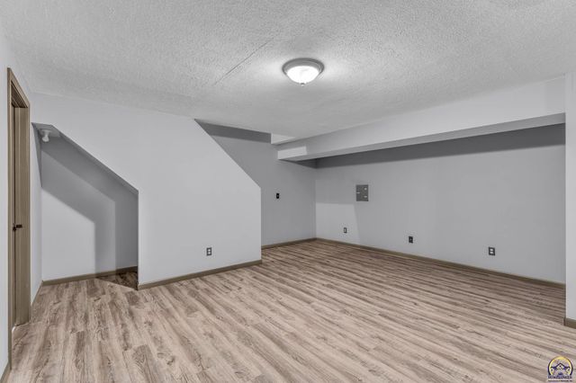 6236 SW 25th ST, Topeka, KS 66614